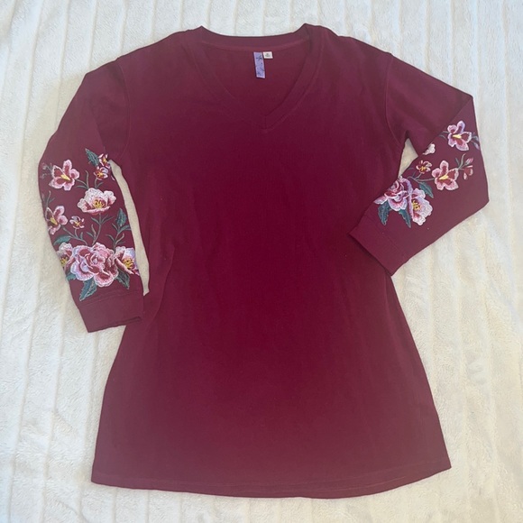 Embroidered sleeves tunic - Picture 2 of 5